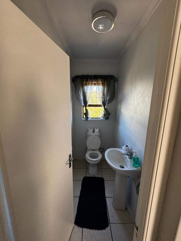 To Let 4 Bedroom Property for Rent in Vierlanden Western Cape